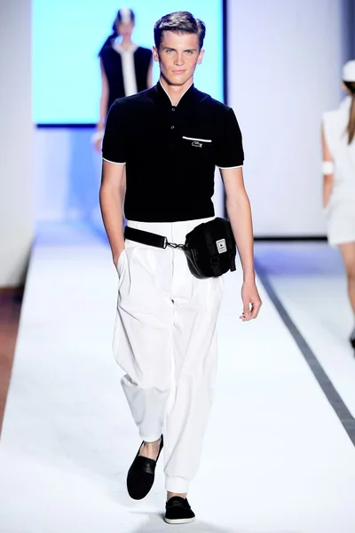 Look 3